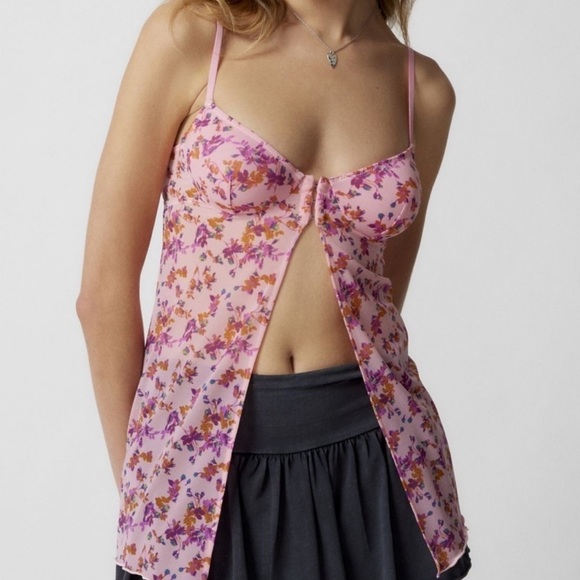 NWT Out From Under Carly Girl Crush Longline Flyaway Cami size medium - Picture 1 of 16